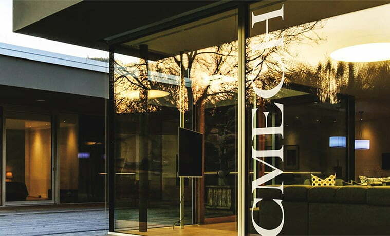 KHI CÁNH CỬA TRỞ THÀNH TÁC PHẨM NGHỆ THUẬT