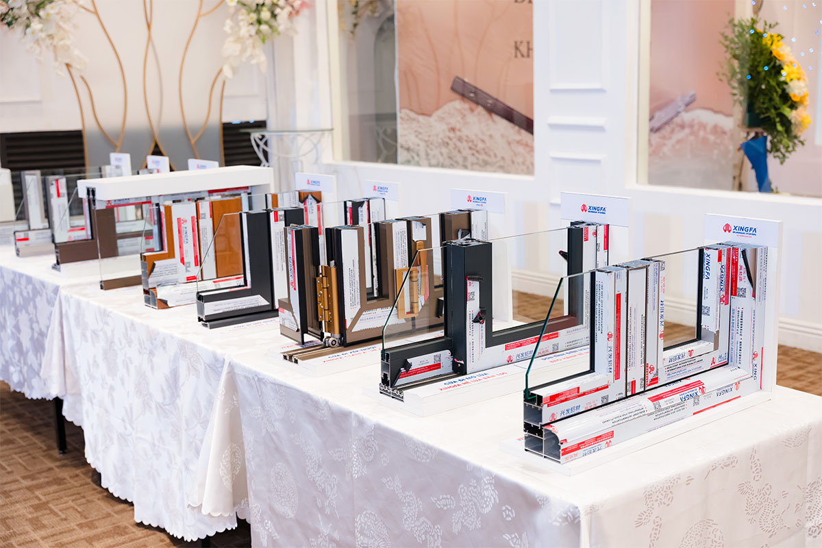 Mua phụ kiện không đồng bộ với hệ cửa