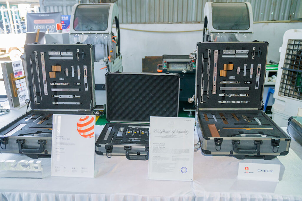 QUÀ TẶNG CẶP MẪU  TỪ CMECH – TRI ÂN KHÁCH HÀNG