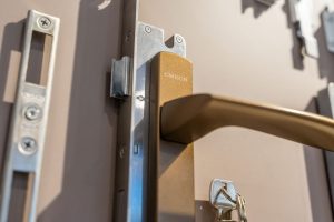 Tay nắm 1 năm vs. 10 năm: khác nhau ở đâu?